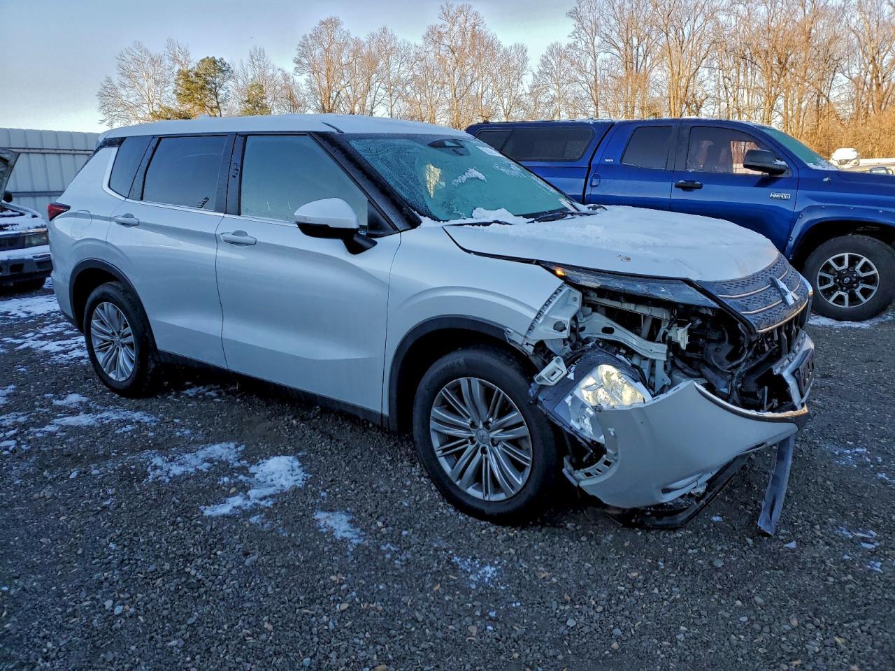 2023 MITSUBISHI outlander