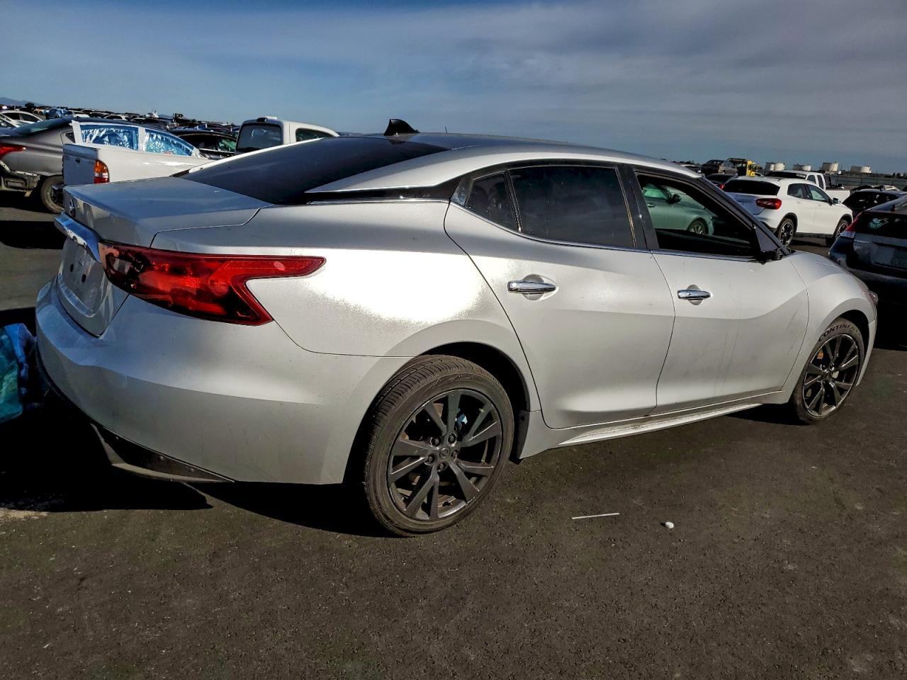 2016 NISSAN Maxima