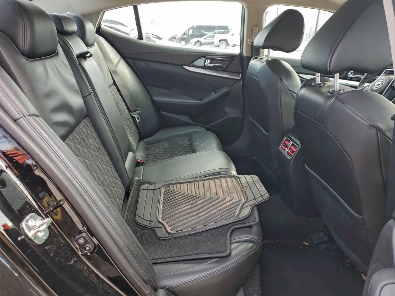 2017 NISSAN Maxima