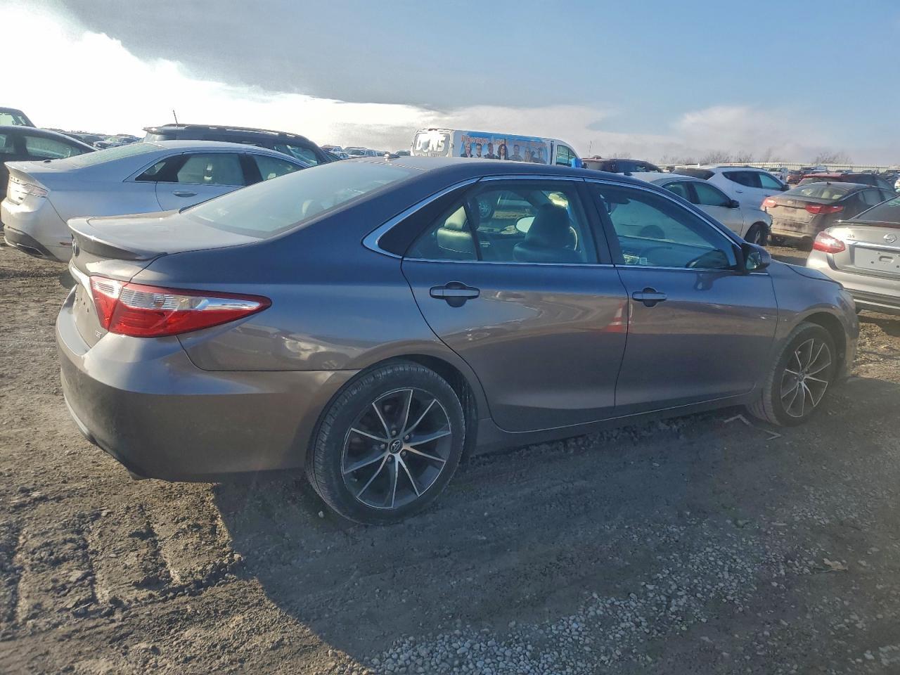2016 TOYOTA CAMRY