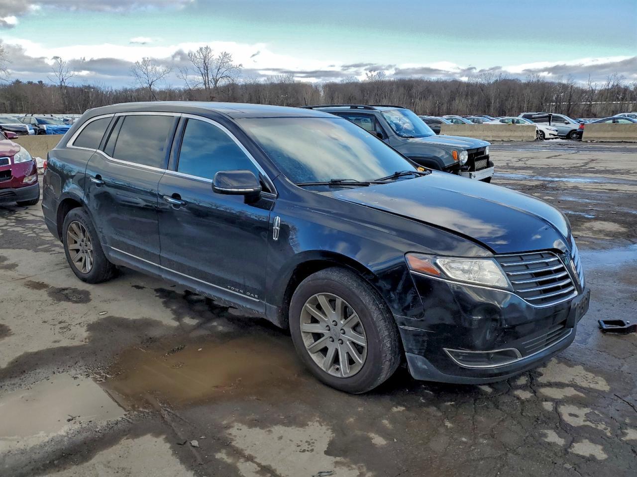 2019 LINCOLN MKT
