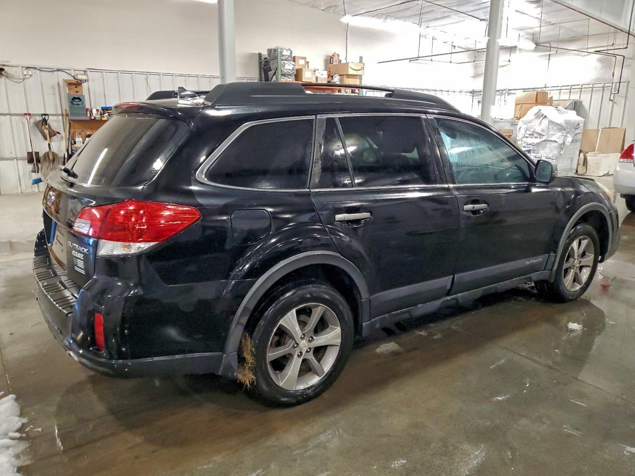 2013 SUBARU Outback