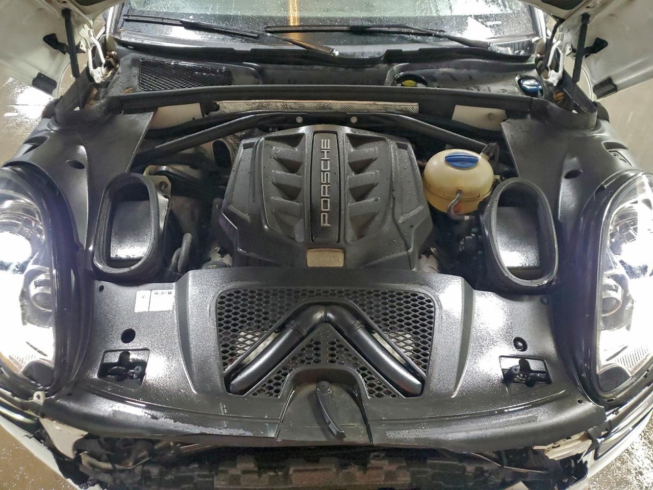 2016 PORSCHE Macan