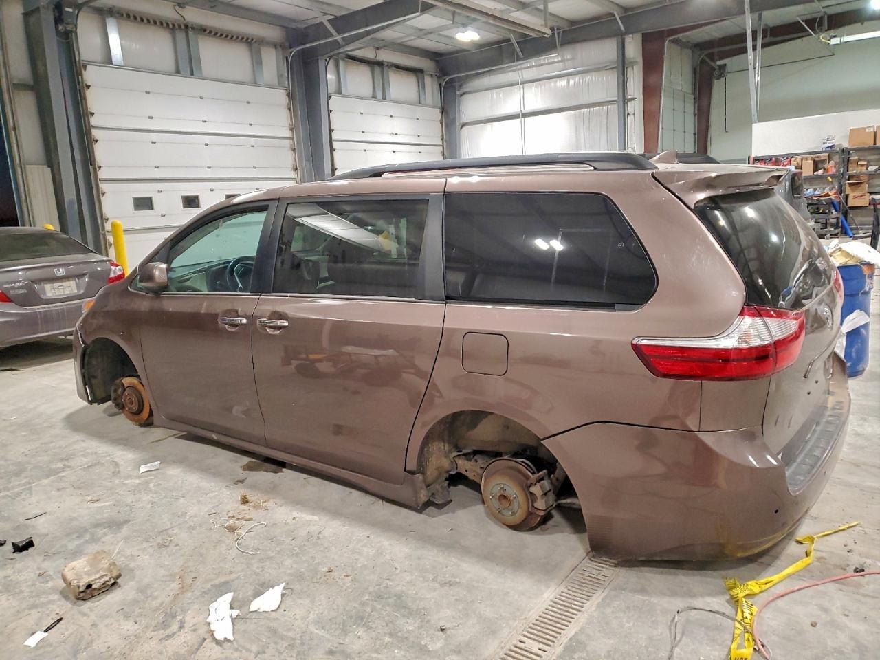 2018 TOYOTA SIENNA