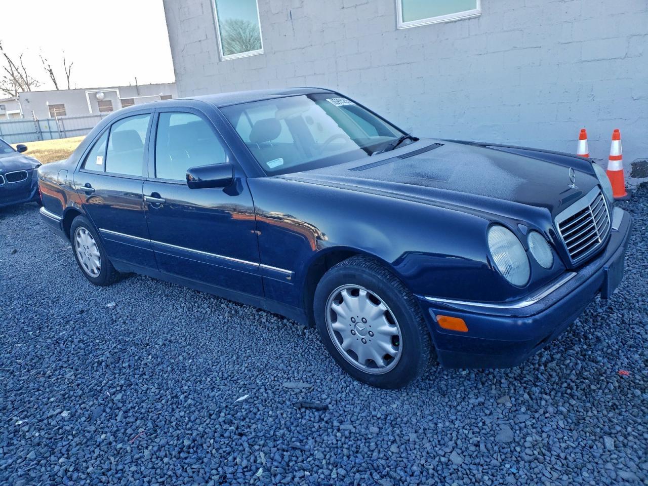 1997 MERCEDES-BENZ E-Class