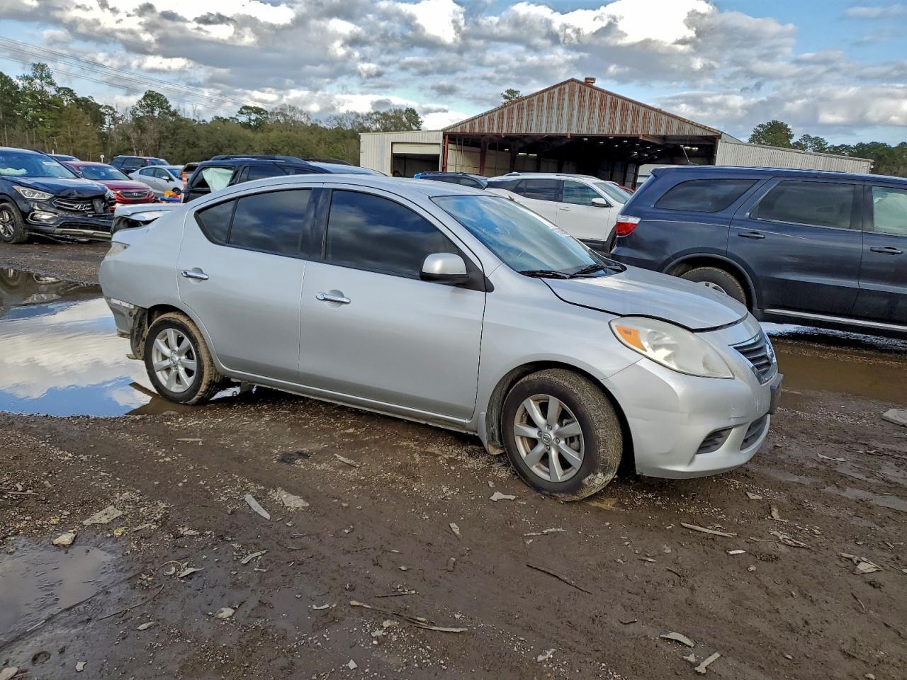 2014 NISSAN VERSA