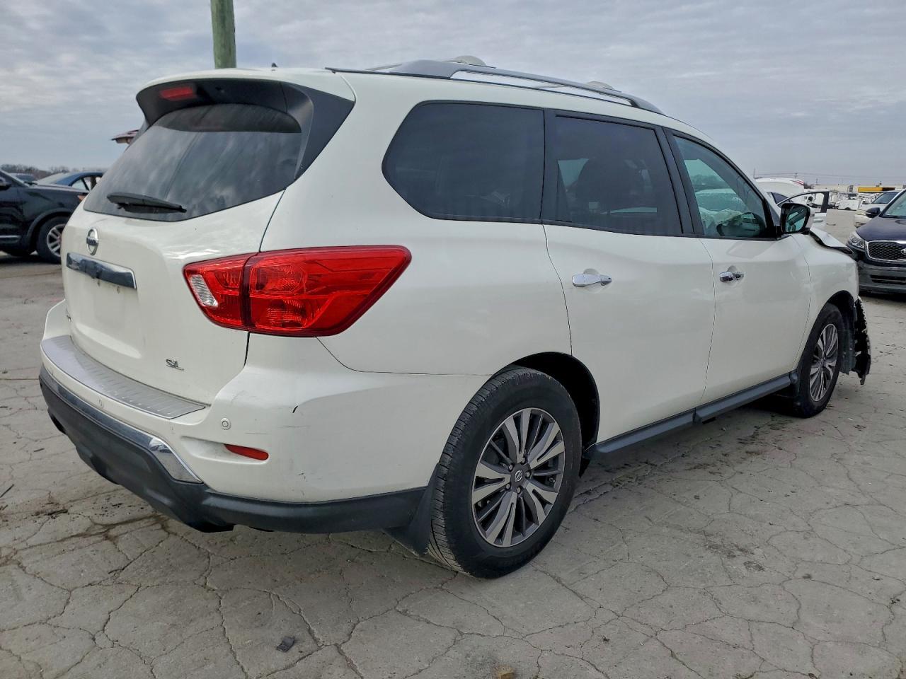 2017 NISSAN PATHFINDER