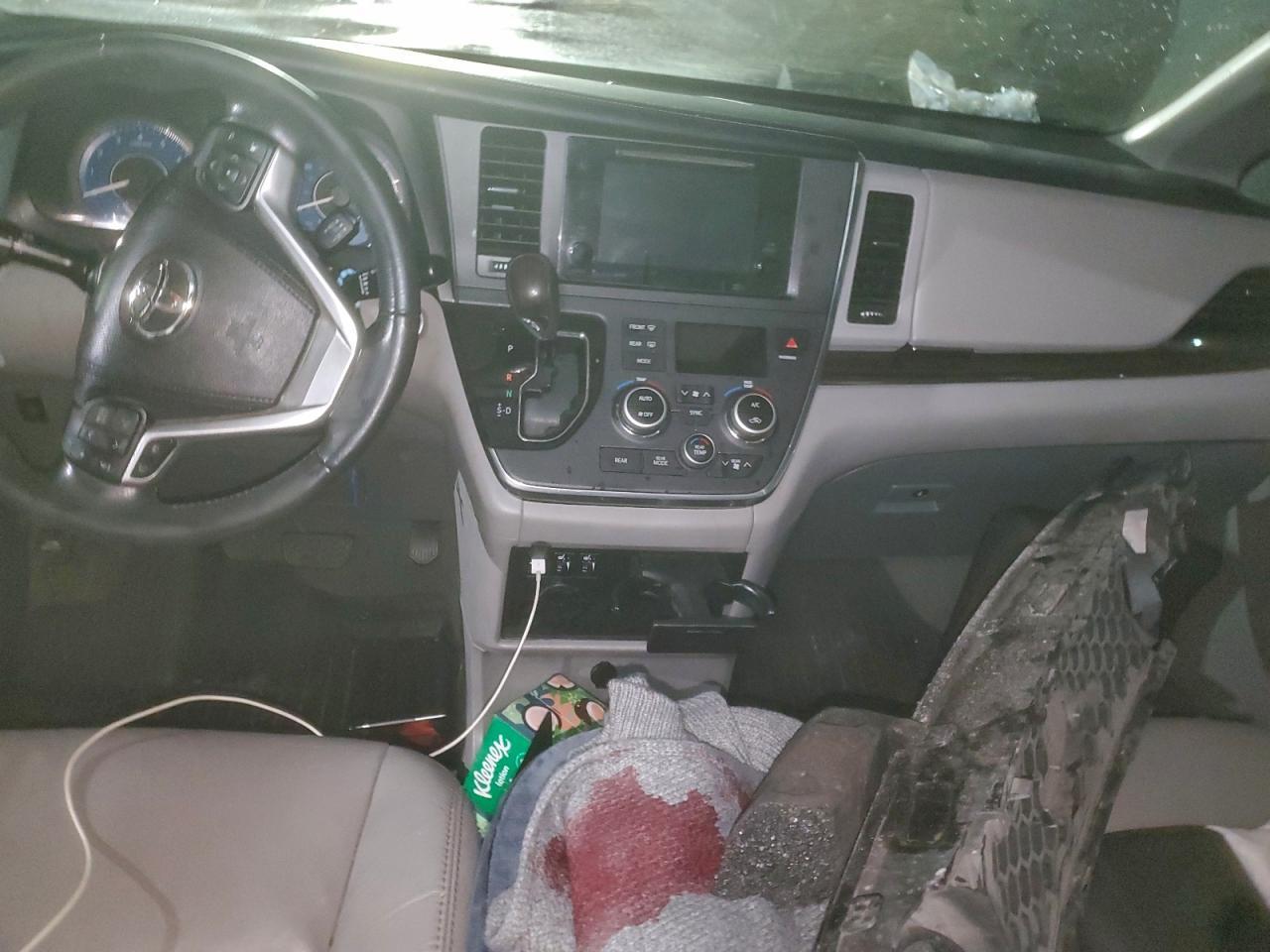 2017 TOYOTA SIENNA