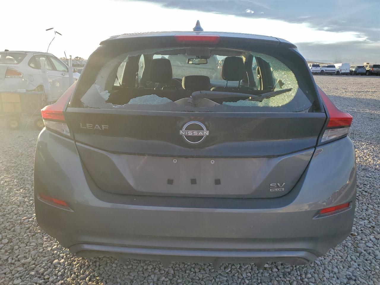 2025 NISSAN LEAF