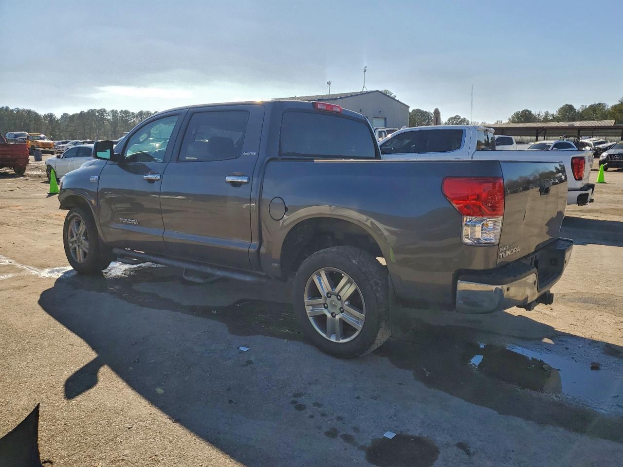 2011 TOYOTA TUNDRA