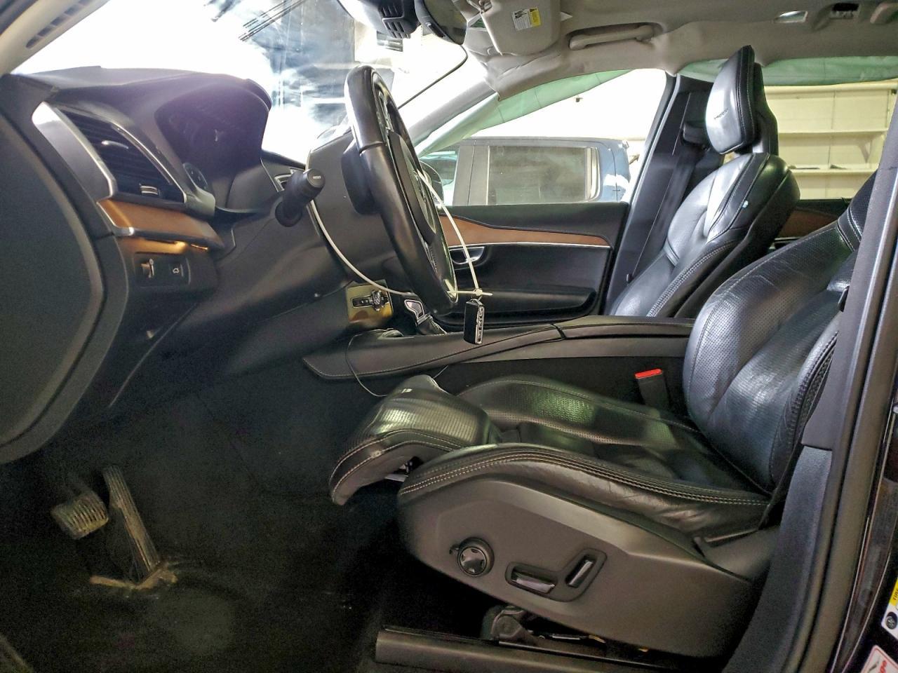 2017 VOLVO XC90