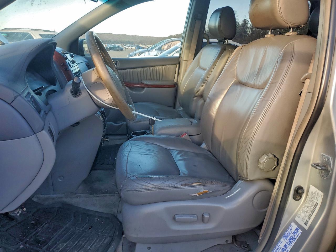 2004 TOYOTA SIENNA
