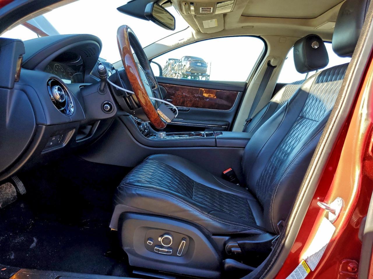2016 JAGUAR Xj-Series