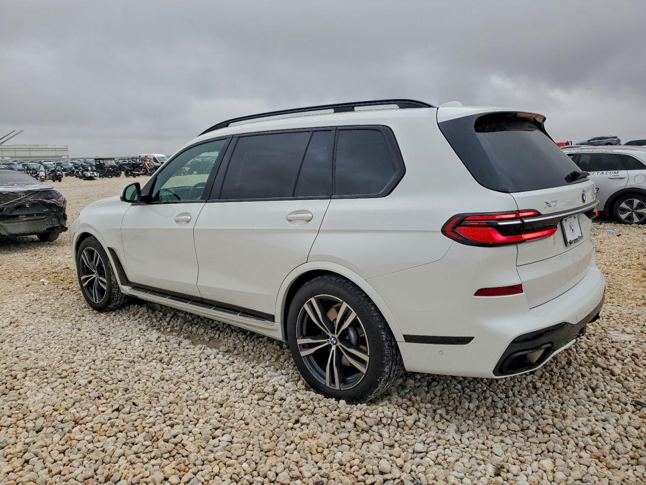 2023 BMW X7