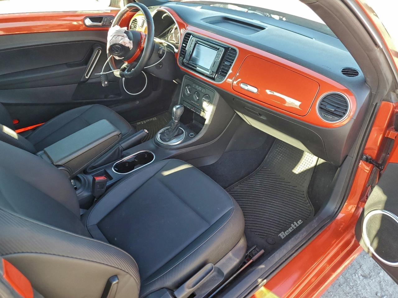 2016 VOLKSWAGEN Beetle