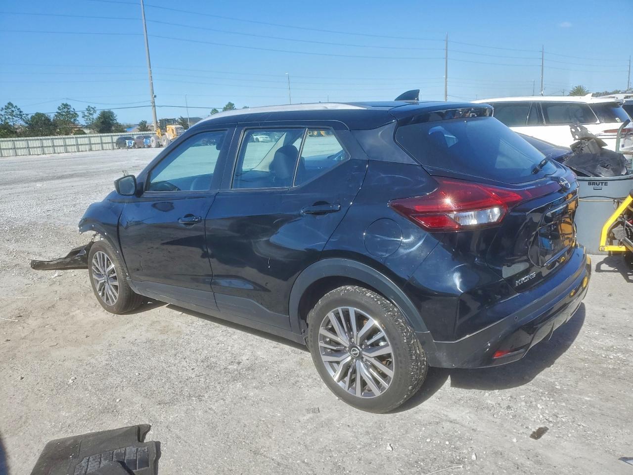 2024 NISSAN KICKS