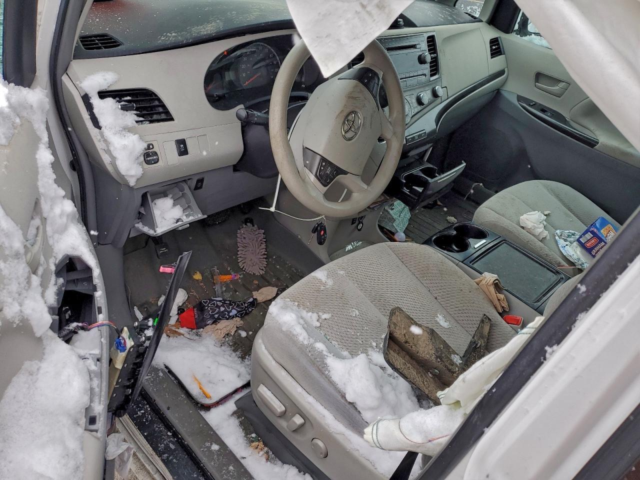 2012 TOYOTA SIENNA