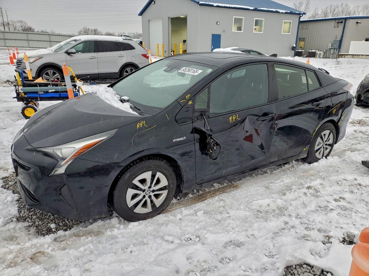 2016 TOYOTA PRIUS