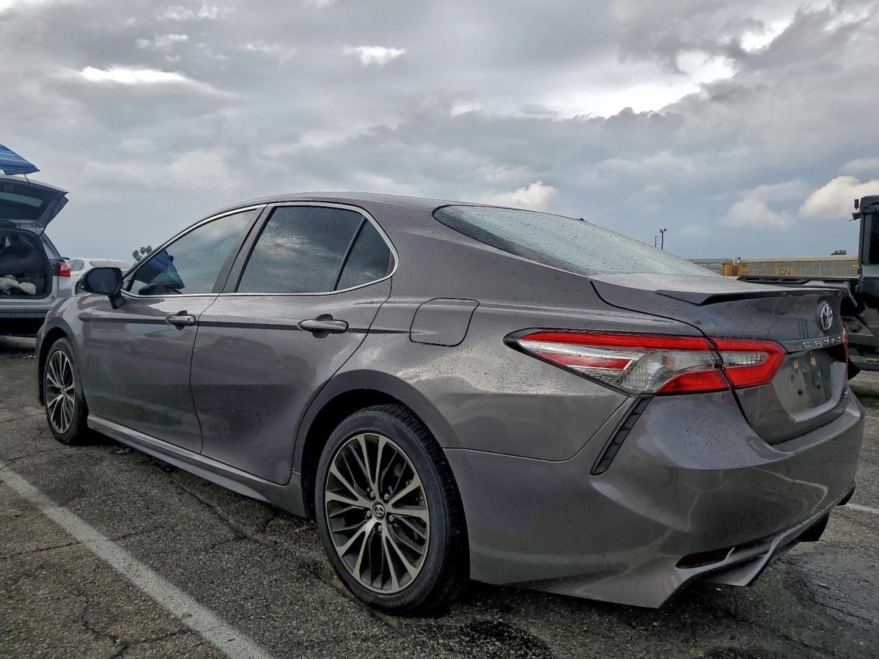 2018 TOYOTA CAMRY
