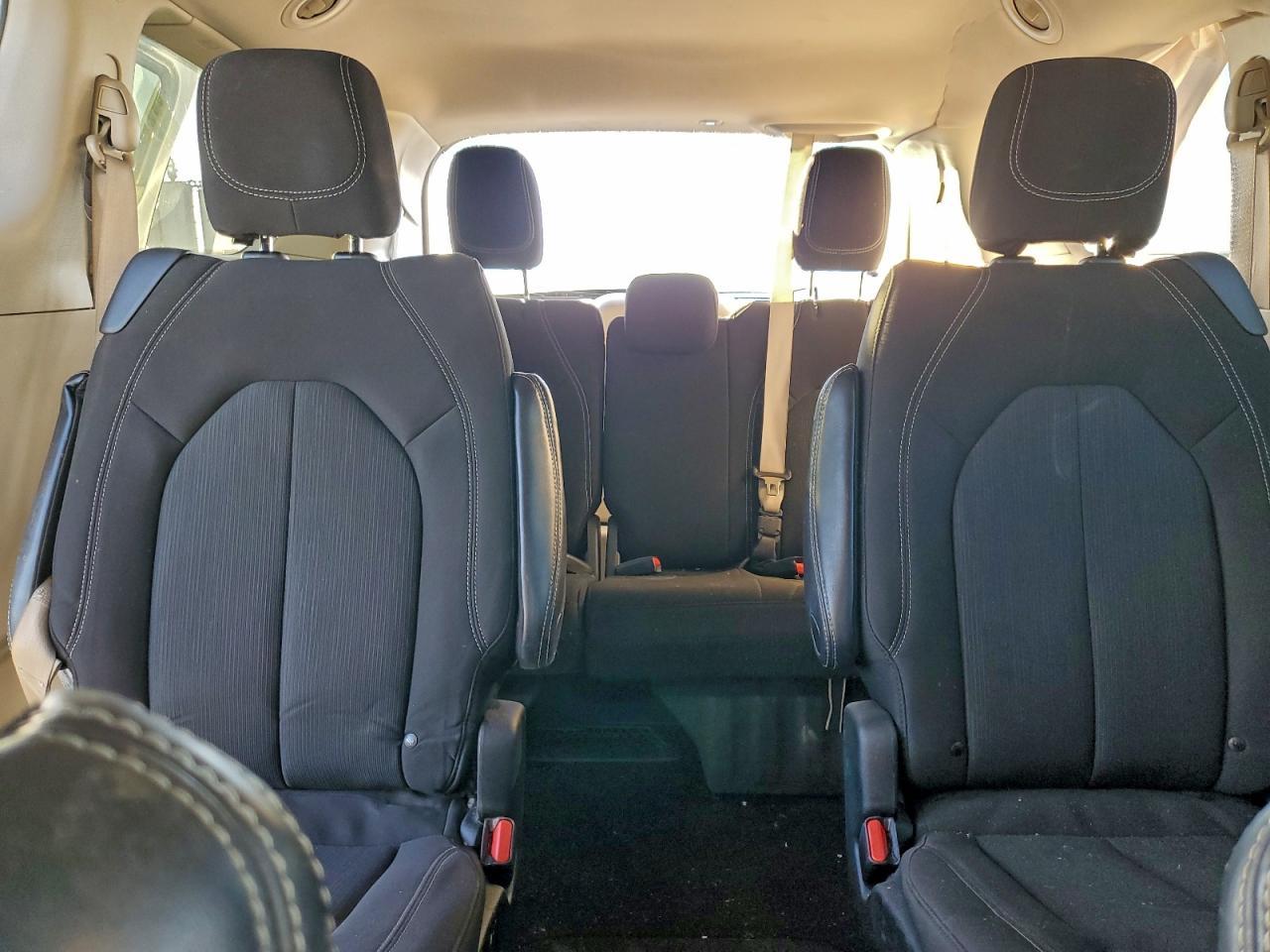 2022 CHRYSLER Voyager