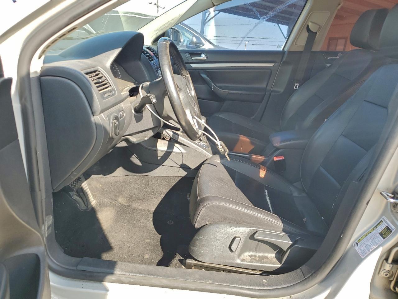2010 VOLKSWAGEN JETTA