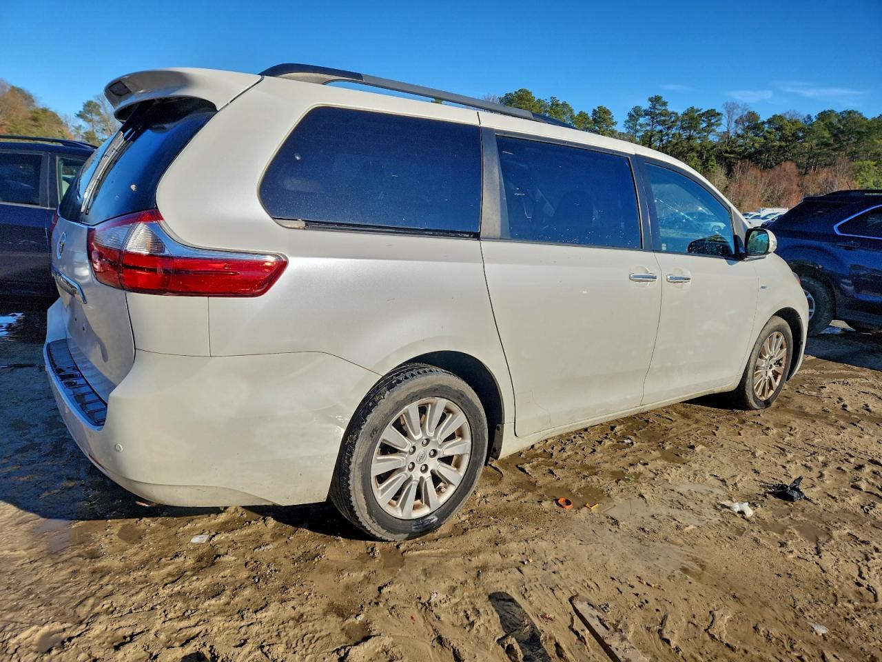 2016 TOYOTA SIENNA