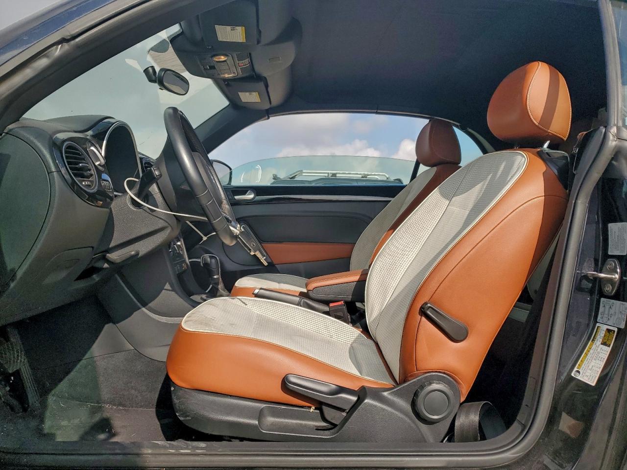 2015 VOLKSWAGEN Beetle