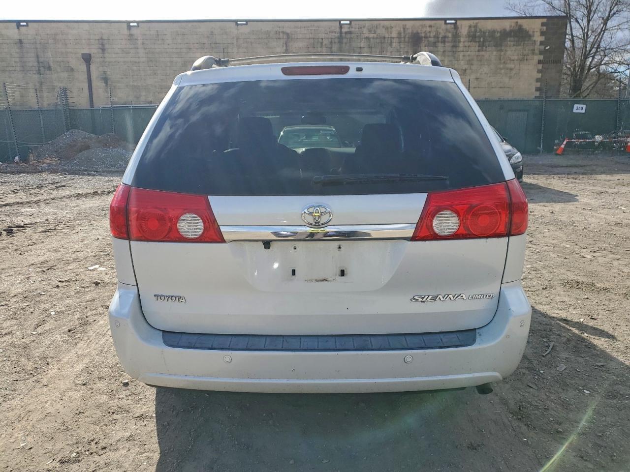 2006 TOYOTA SIENNA