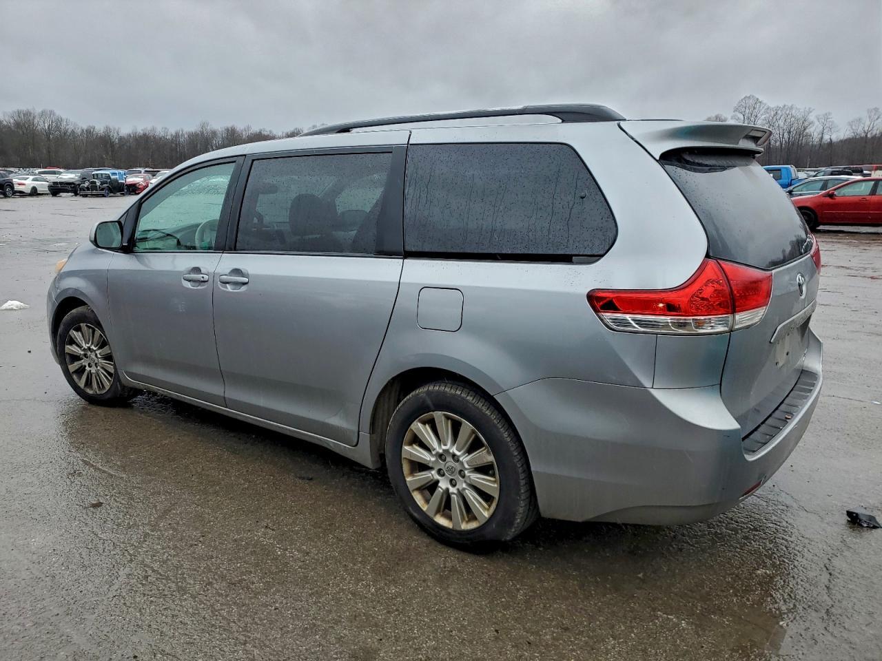 2012 TOYOTA SIENNA