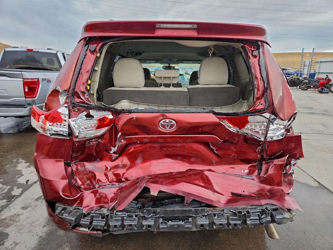 2011 TOYOTA SIENNA