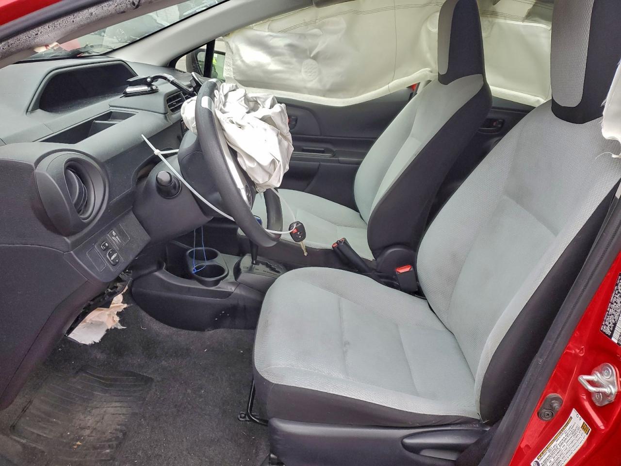 2016 TOYOTA Prius c