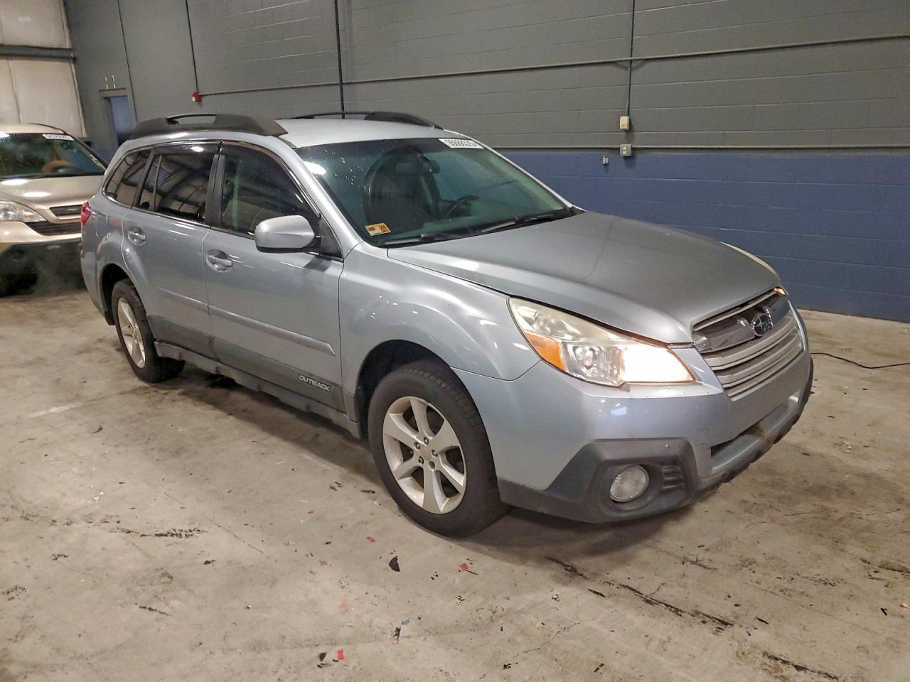 2013 SUBARU Outback