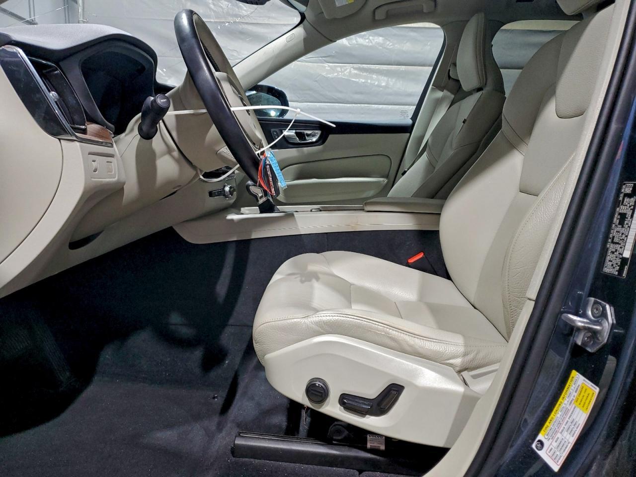 2021 VOLVO XC60