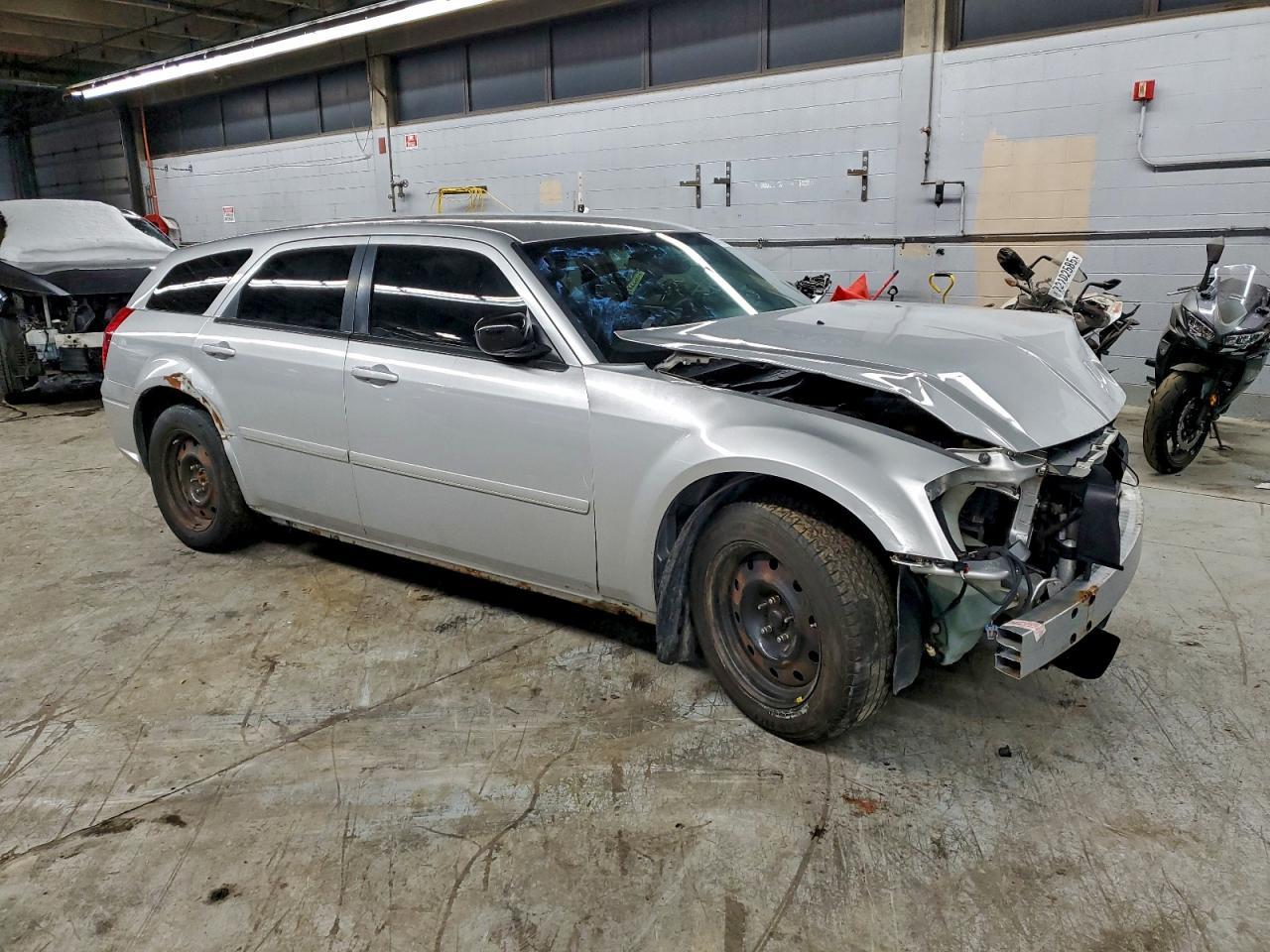 2005 DODGE MAGNUM