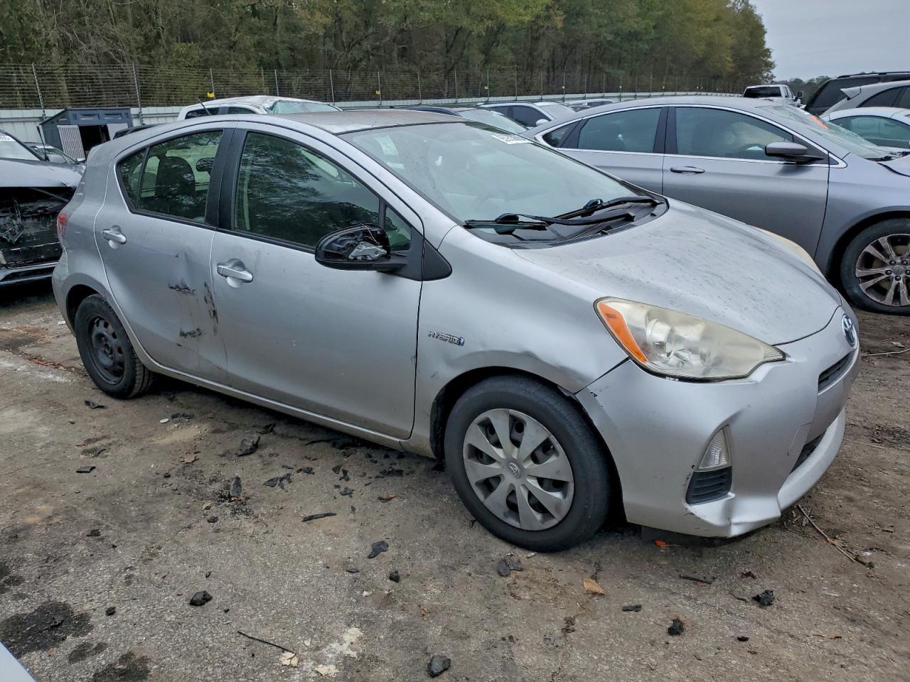 2013 TOYOTA Prius c