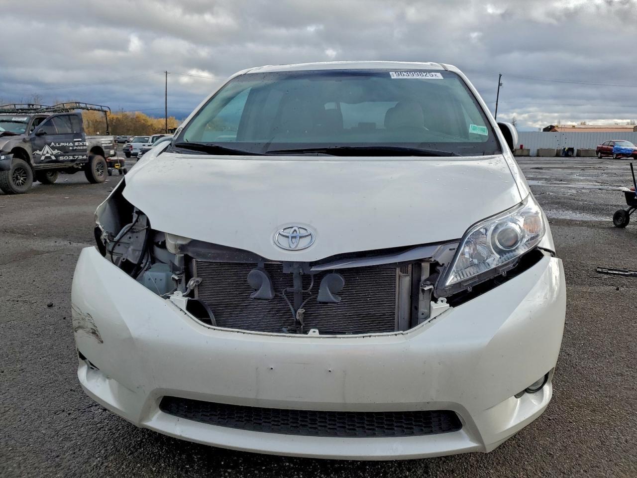 2016 TOYOTA SIENNA