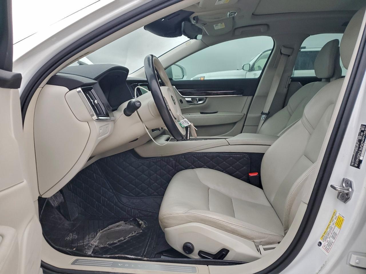 2018 VOLVO S90