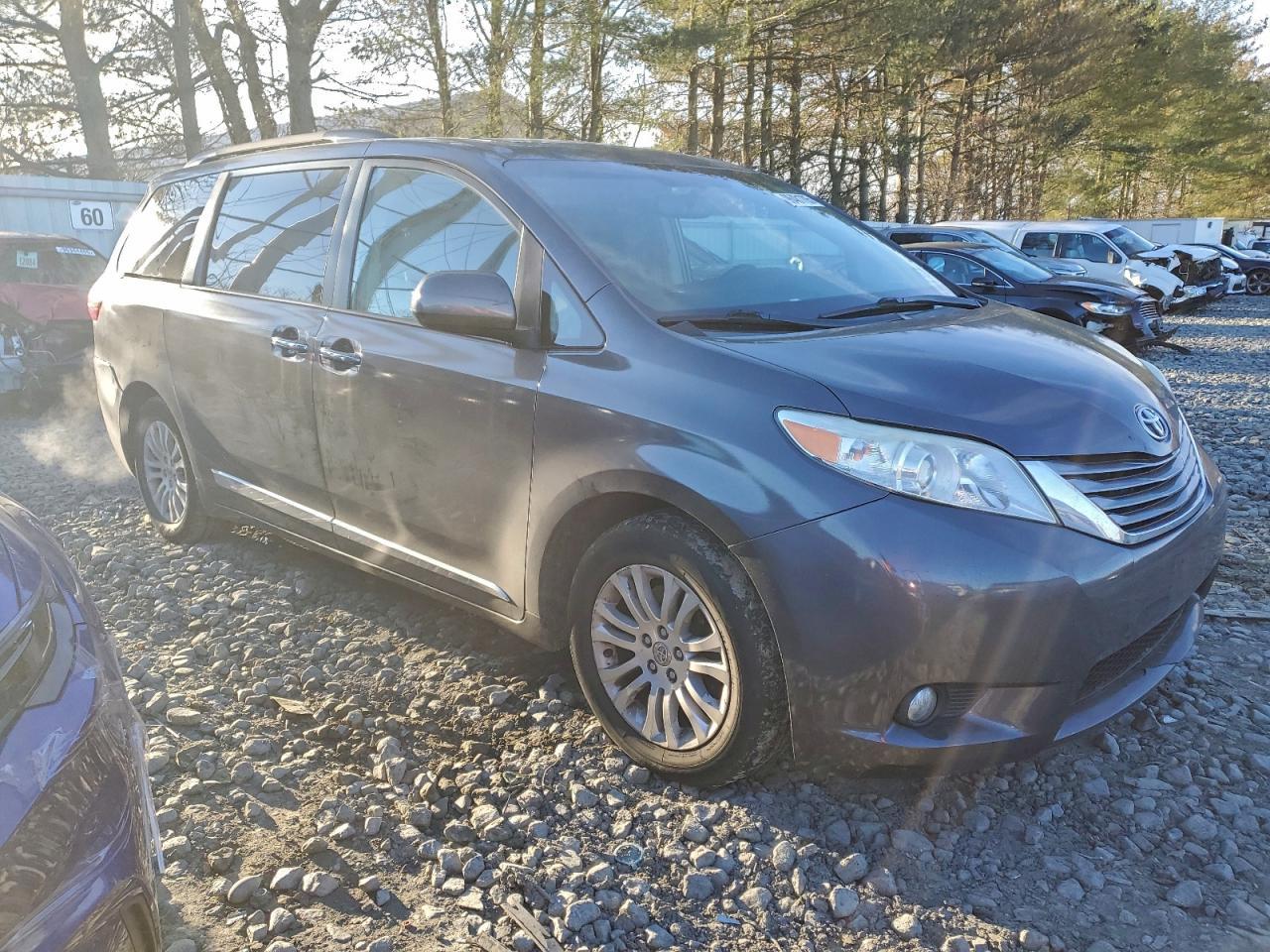 2016 TOYOTA SIENNA