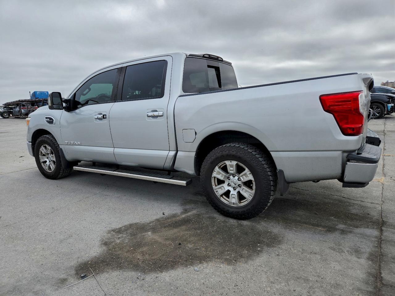 2017 NISSAN Titan