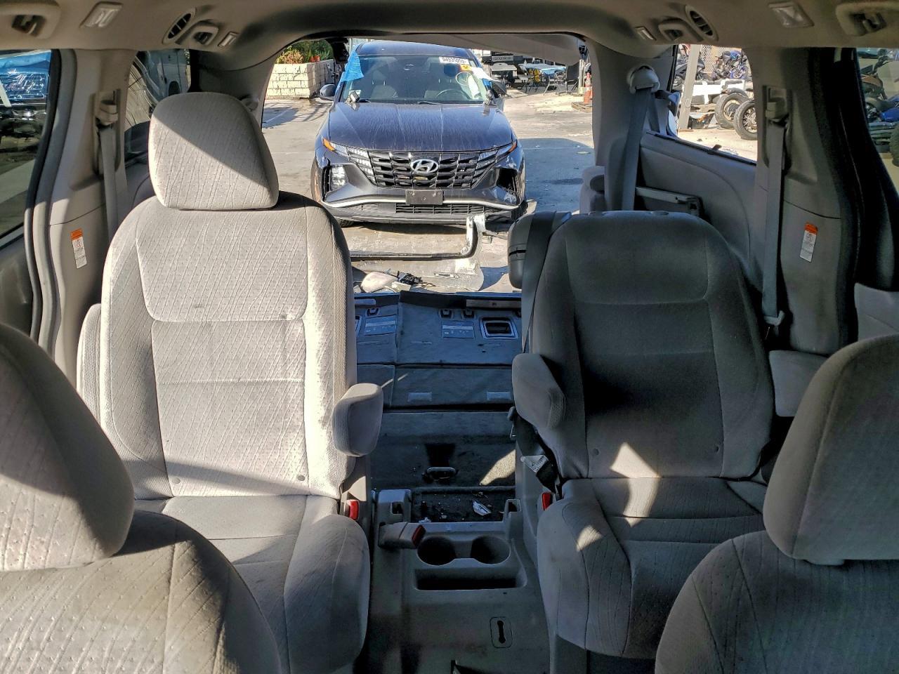 2016 TOYOTA SIENNA