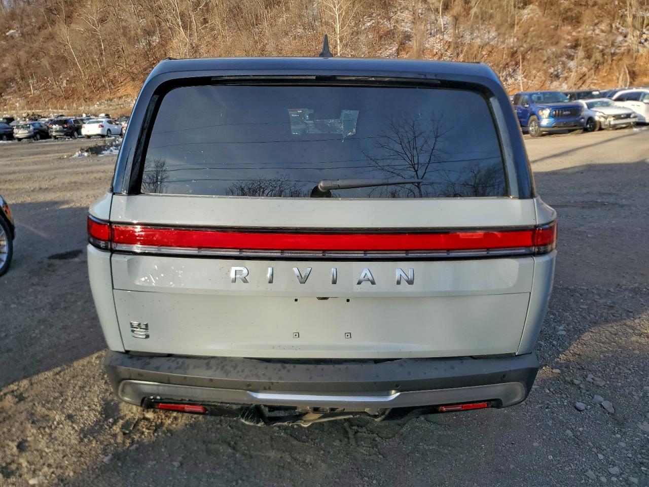 2025 RIVIAN R1s