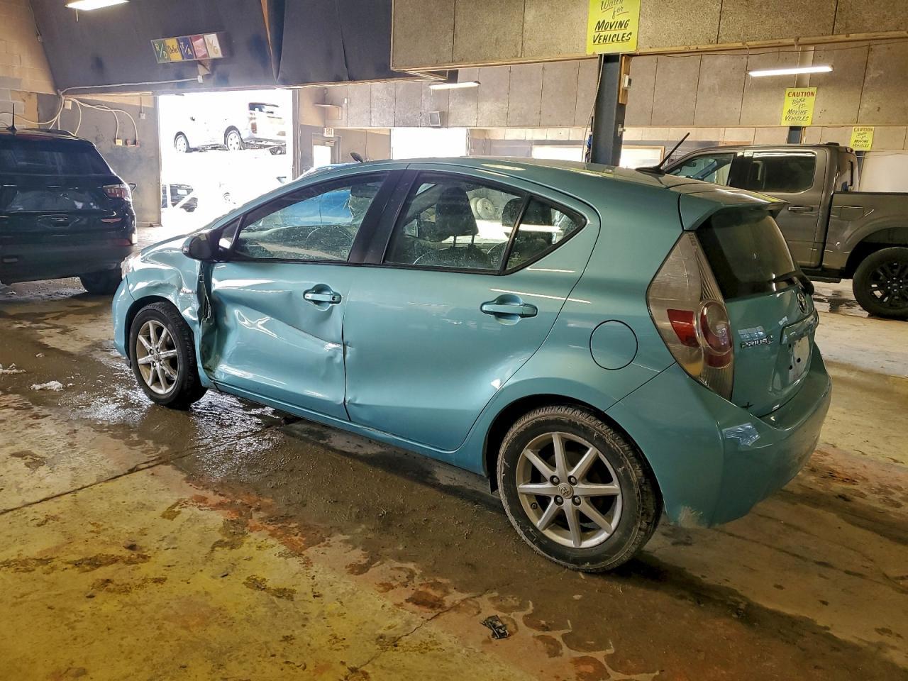 2013 TOYOTA Prius c