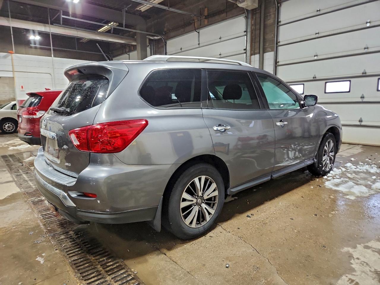 2017 NISSAN PATHFINDER