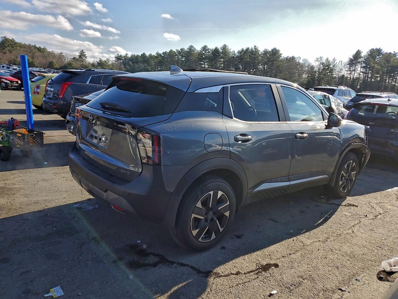 2025 NISSAN KICKS