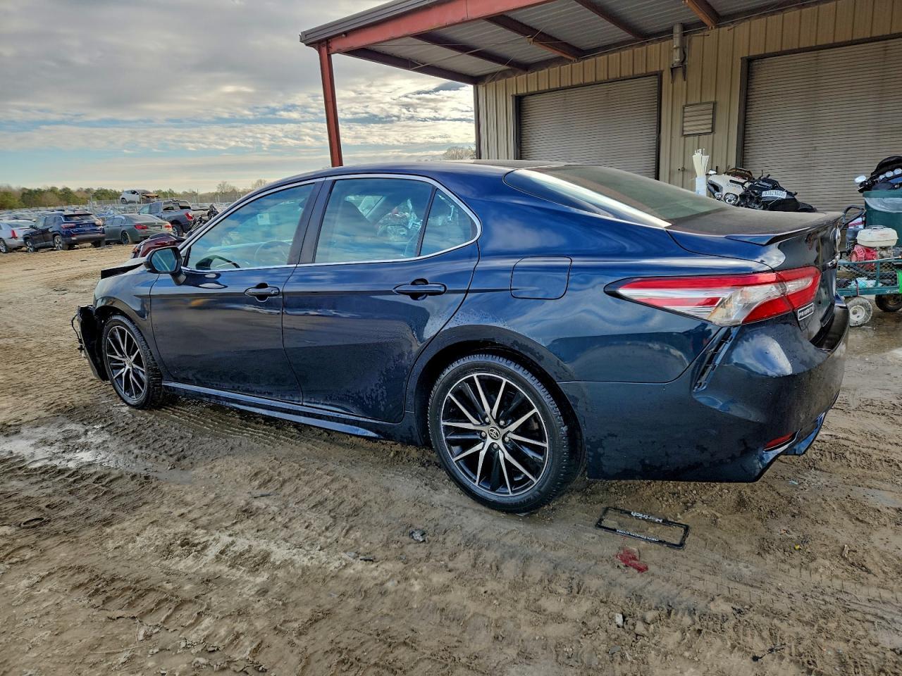 2018 TOYOTA CAMRY