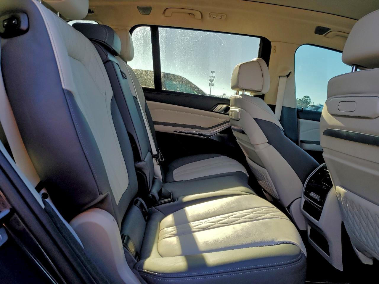 2025 BMW X7