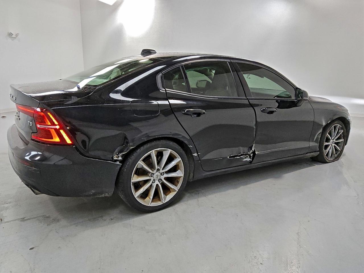 2020 VOLVO S60