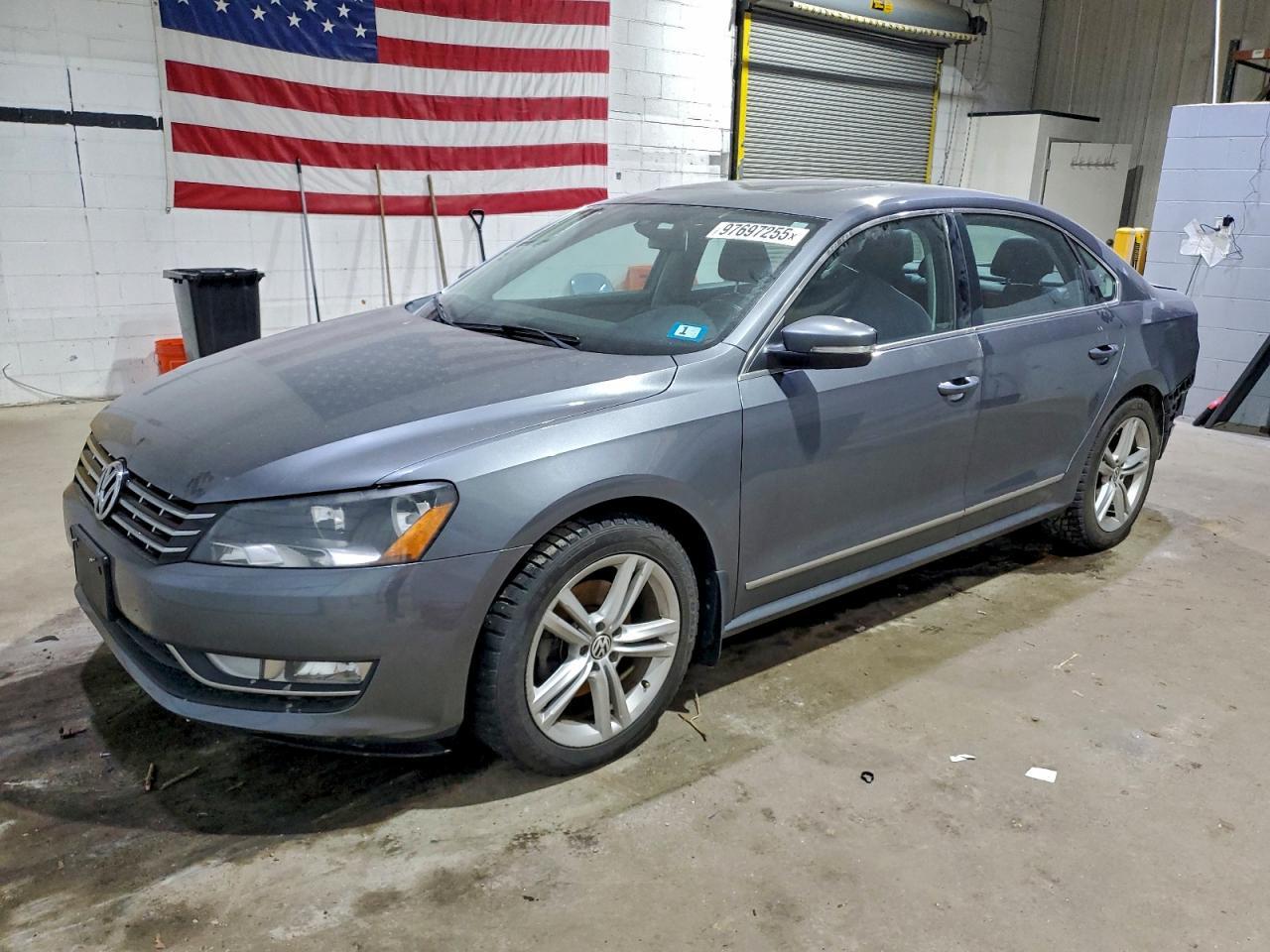 2014 VOLKSWAGEN Passat