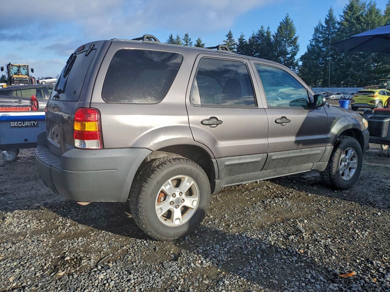 2005 FORD ESCAPE