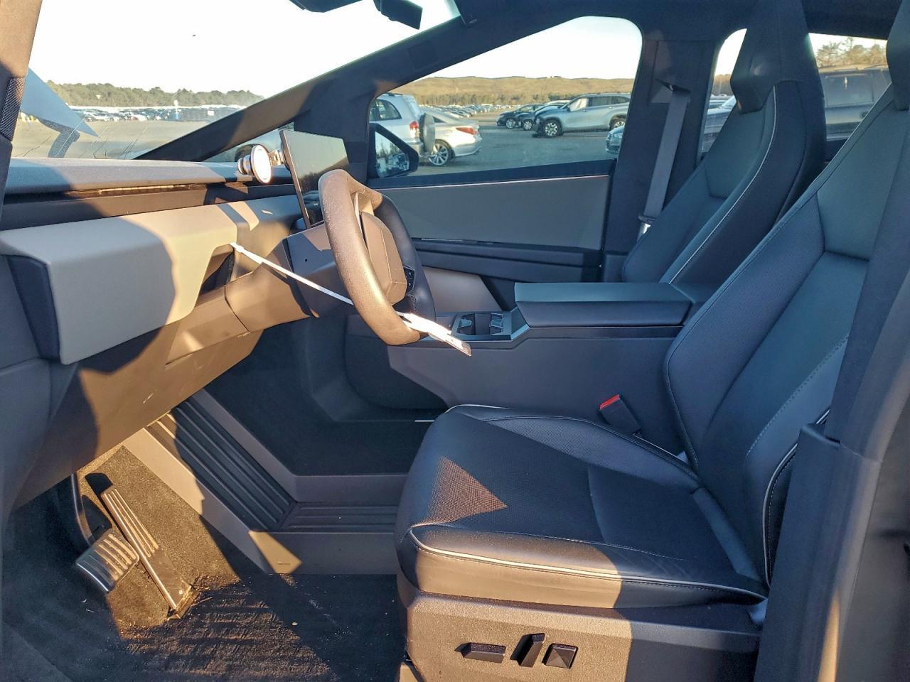 2024 TESLA Cybertruck